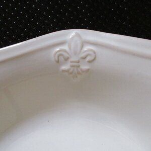 2 Better Homes and Gardens White Country Crest Soup Cereal Bowl Set Fleur de lis